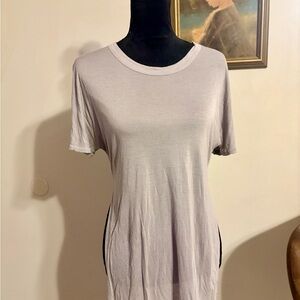 ALO Yoga Light Gray Short Sleeve Tee